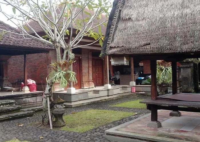 Adhi Rajasa Habitación en casa particular *